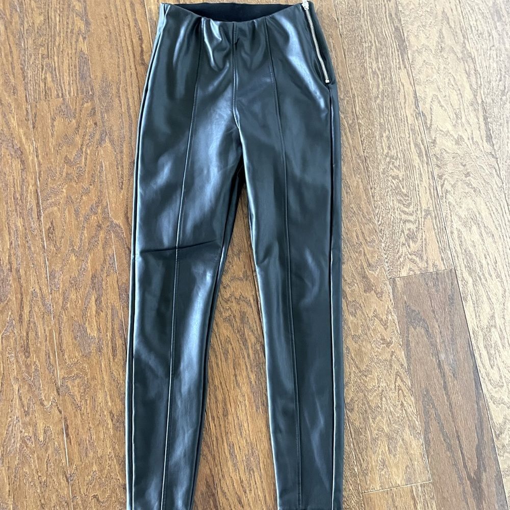 Black faux leather leggings - Picture 7 of 10